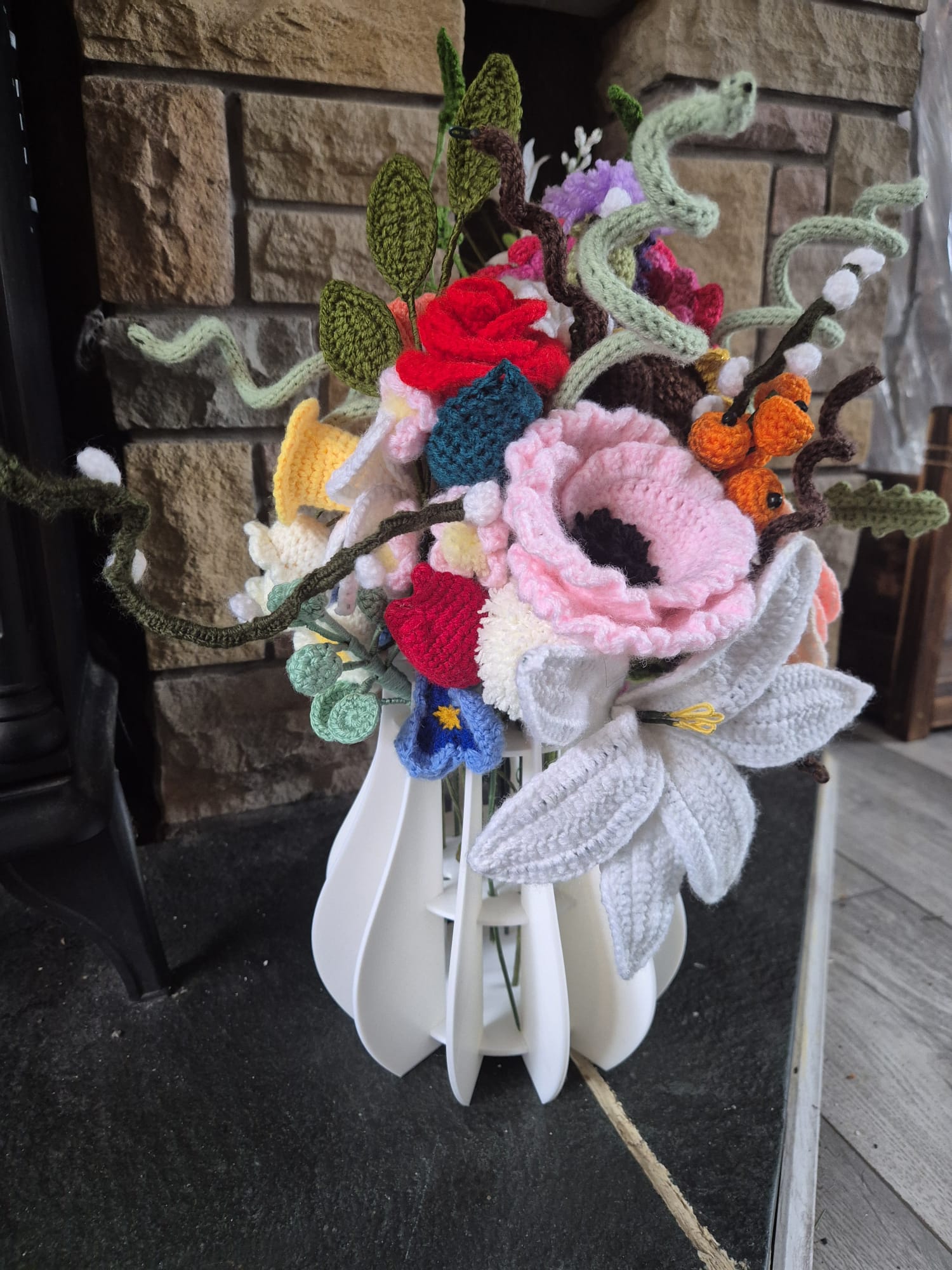 3d printed puzzle vase with crochet flowers